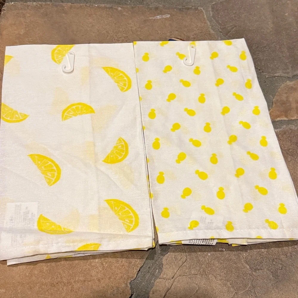 NWT Lemon Cutting Board with Knife, and Two Lemon Towel Bundle